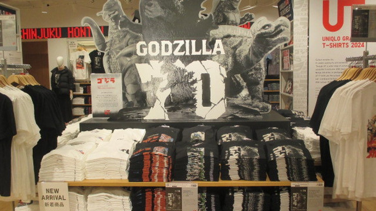 Pengalaman belanja unik di UNIQLO Shinjuku Honten