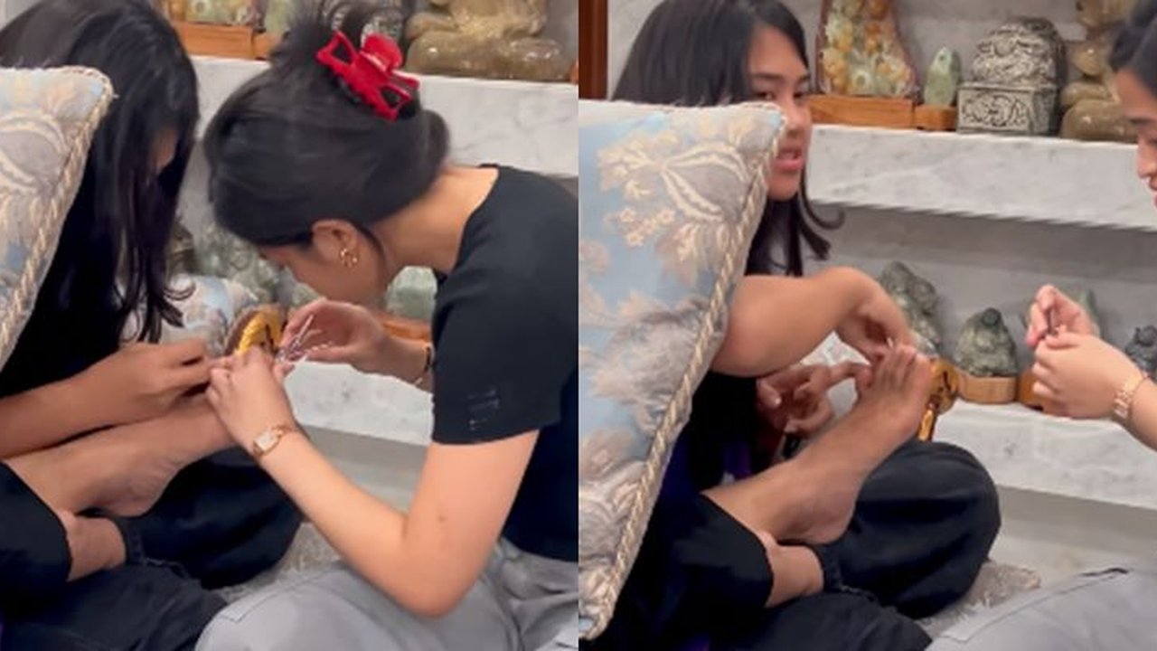 Dua Gadis Cantik Kompak Pedicure Bintang 4 Polisi