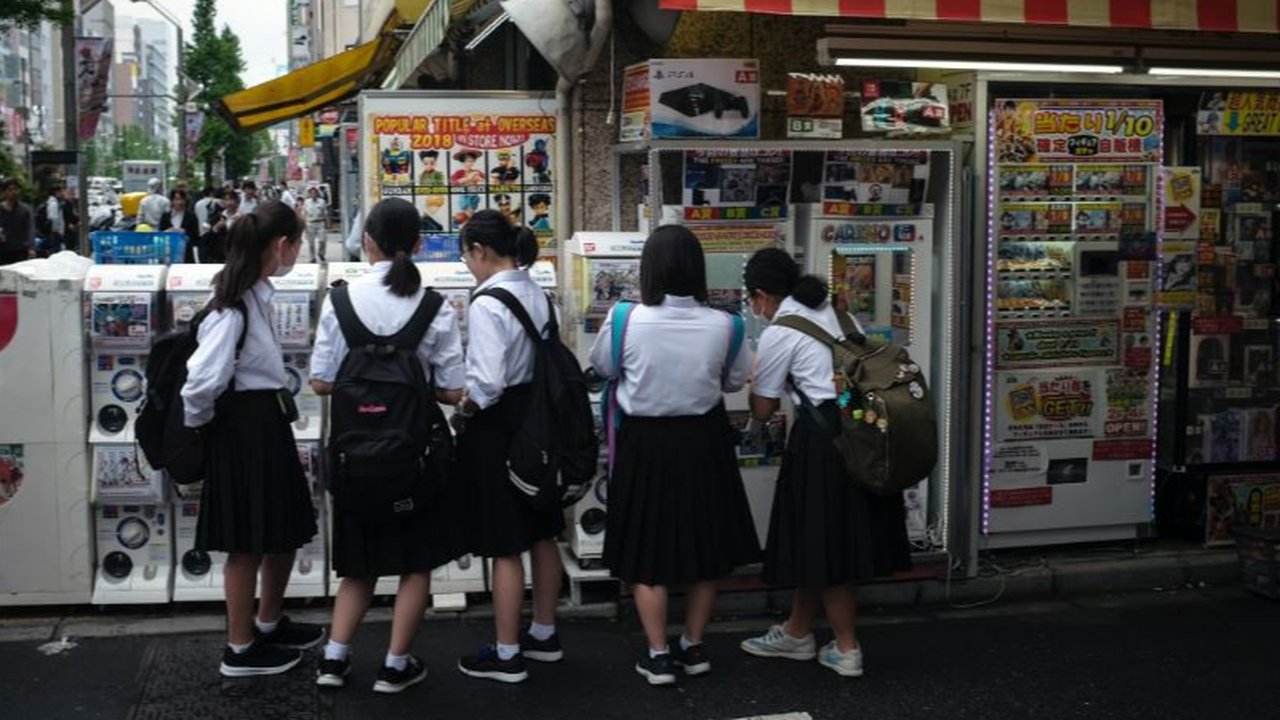 Aturan siswa di Jepang harus mewarnai rambutnya agar menjadi hitam (dok.Unsplash)