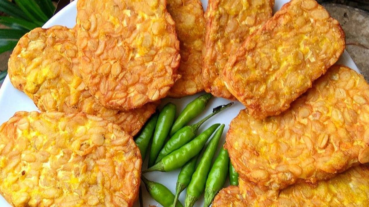 Trik Adonan Tepung untuk Tempe Goreng Gurih dan Antialot
 (Instagram/@dellasuzura)