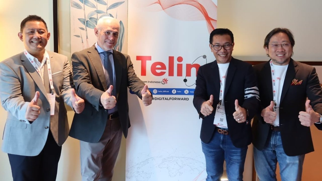 CEO Telin Budi Satria Dharma Purba dan Direktur Eksekutif Citra
Connect & NDP Marco Bardelli.