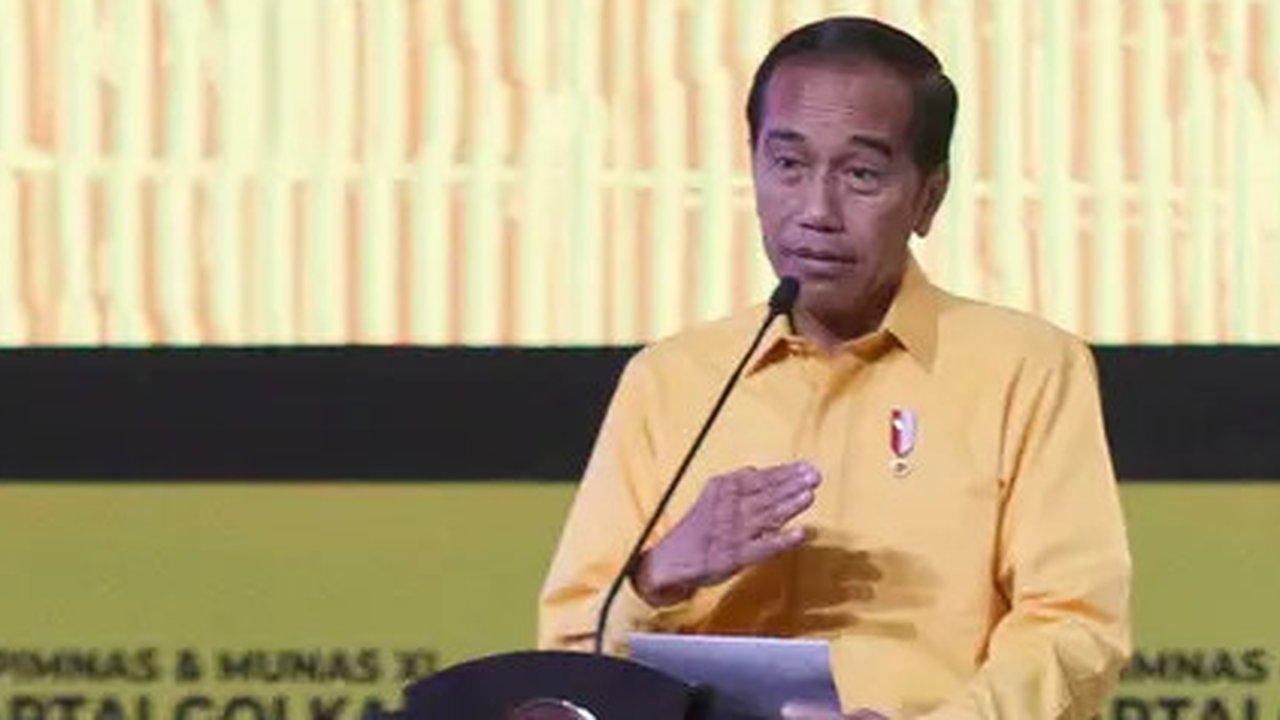 Presiden Jokowi juga mengaku dirinya sangat teduh dan merasakan kenyamanan saat berada di Partai Golkar. (Liputan6.com/Herman Zakharia)