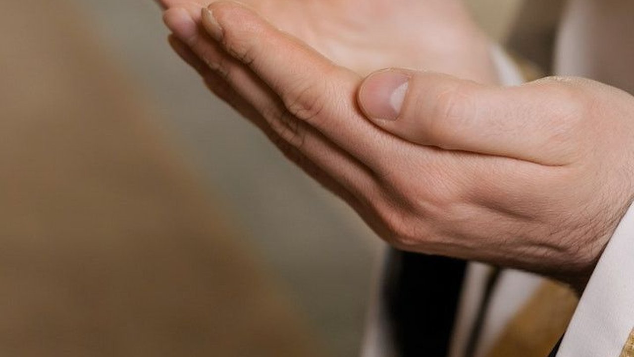 5 Doa untuk Kedua Orang Tua Arab dan Latinnya, Ketahui Keutamaannya