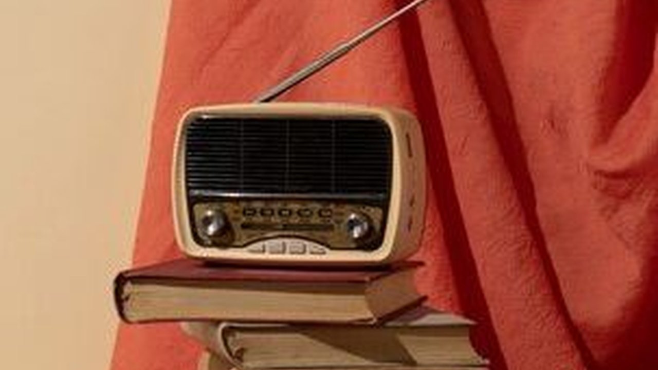 Kisah Abubakar Eby Hara Dosen Unej Jadi Guru Besar Gara-gara Sering Dengar Radio sejak Kecil