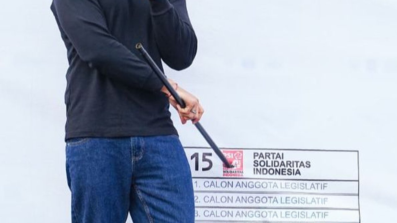 Kampanye di Manado, Kaesang Ganti Baru HP Warga yang Rusak