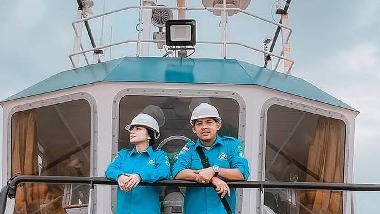 Gokil! Potret Kapal Terbaru Ko Apex Kekasih Dinar Candy yang Tajir Melintir Sampai Dijuluki Sultan Tongkang