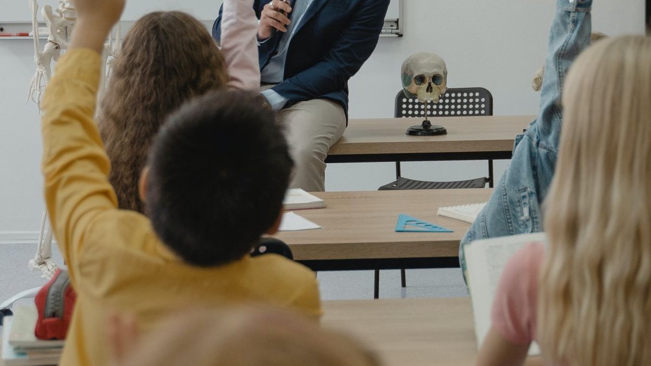 50 Pantun Pembuka Lucu untuk Berbagai Acara, Menghibur dan Penuh Makna