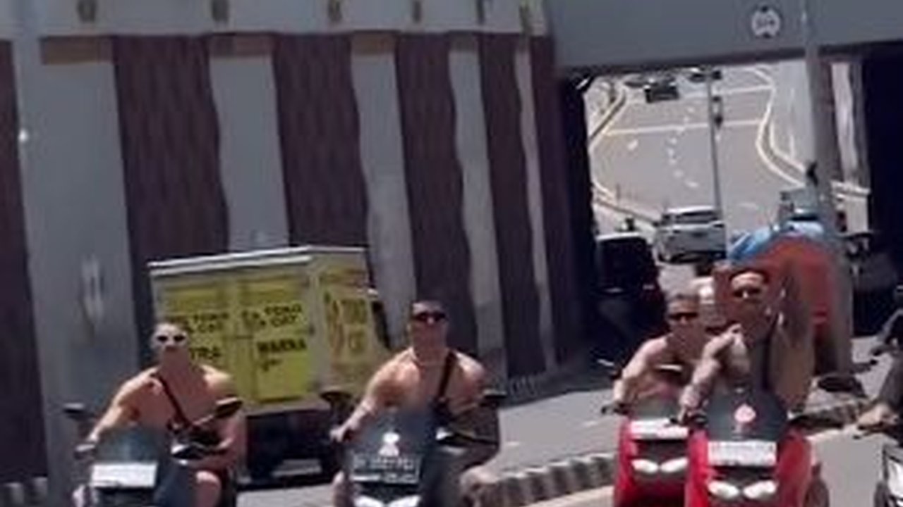 Bikin Geleng-Geleng Kelakuan Bule di Bali, Konvoi Naik Motor Tanpa Helm Sambil Telanjang Dada