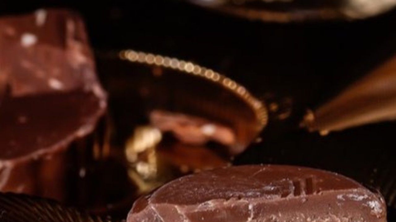 Dapat Cokelat Sekardus dari Pacar, Perempuan Ini Malah Jadi Pedagang Cokelat