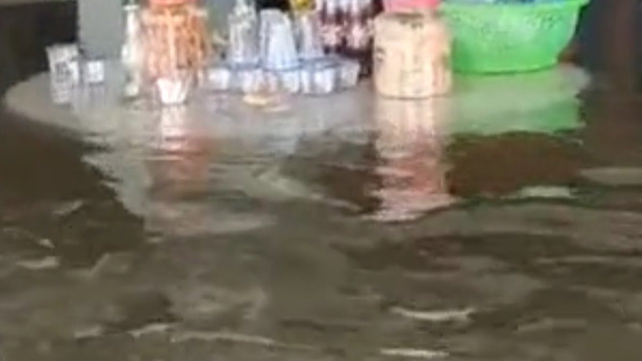 Segala Persiapan Sudah Siap, Pernikahan Ini Berujung Gagal karena Diterjang Banjir