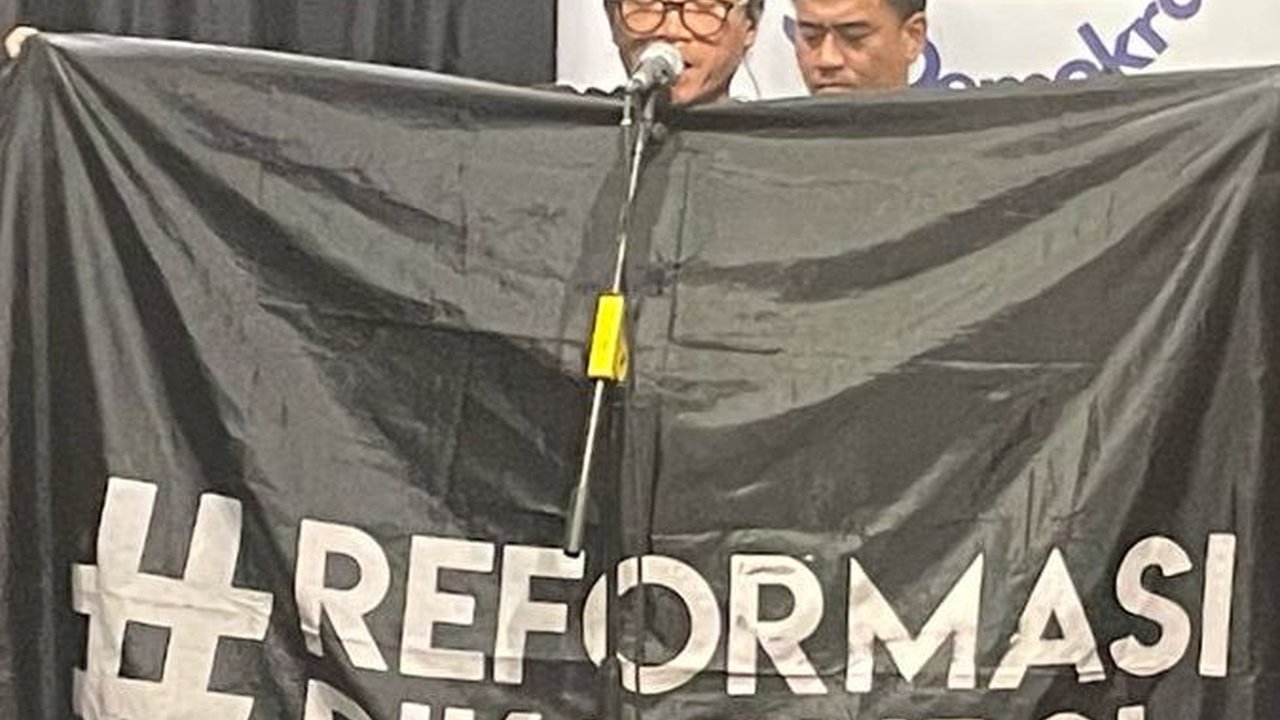 Aksi Relawan Anies dan Ganjar Gelar Stand Up Comedy Gandeng Aktivis Bertajuk 'Jaga Demokrasi'