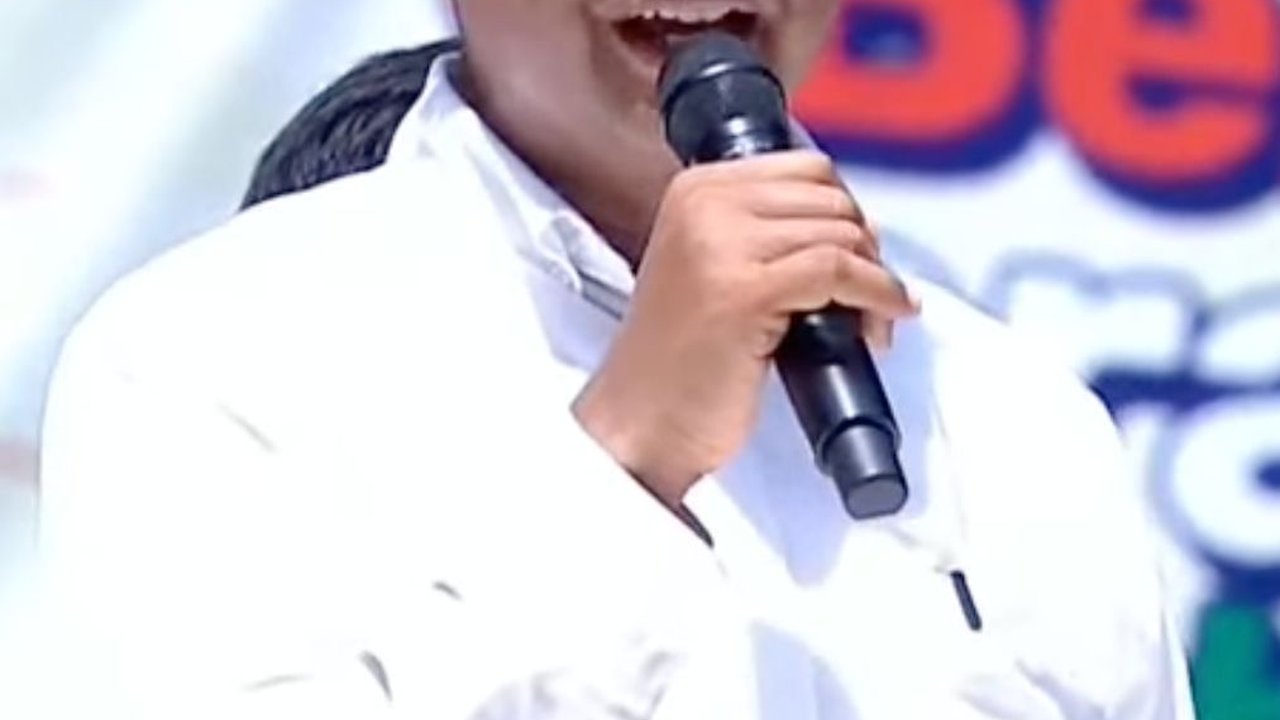 VIDEO: Banjir Keringat Anies Orasi Berapi api di Kampanye Akbar, Tajam Sindir Orang Super Kaya