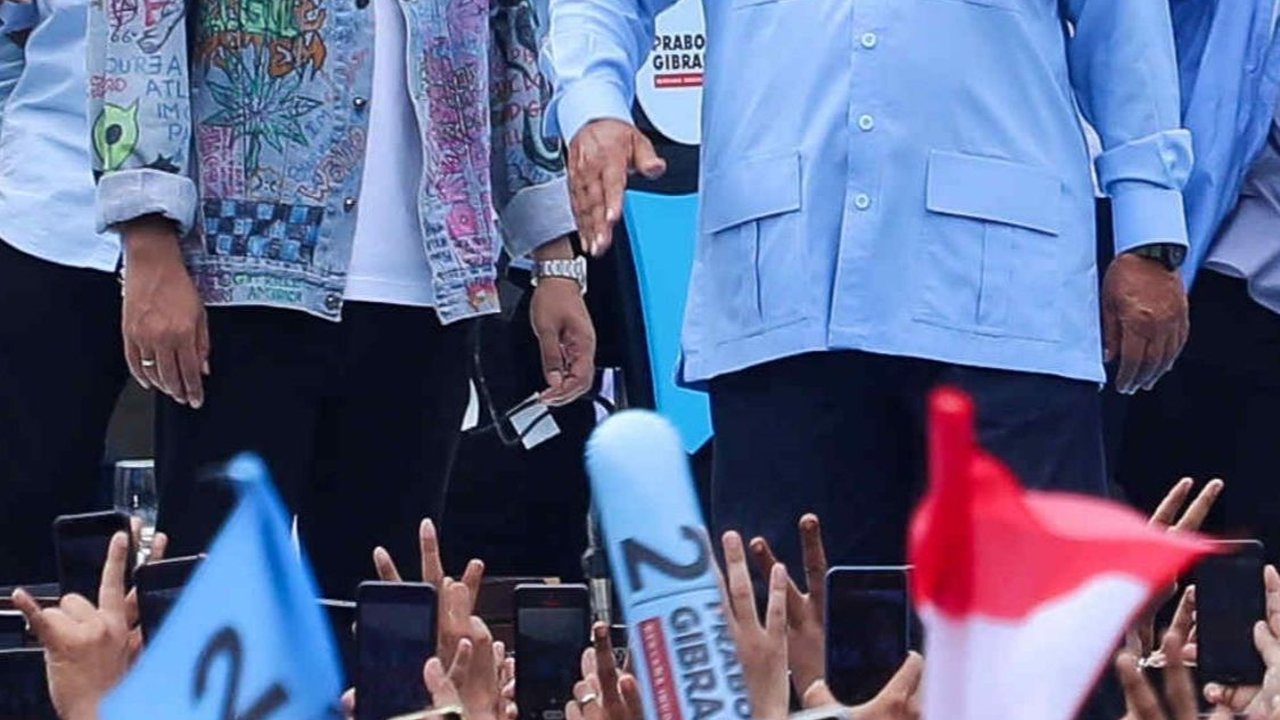 FOTO: Gaya Gibran Berjaket ala 