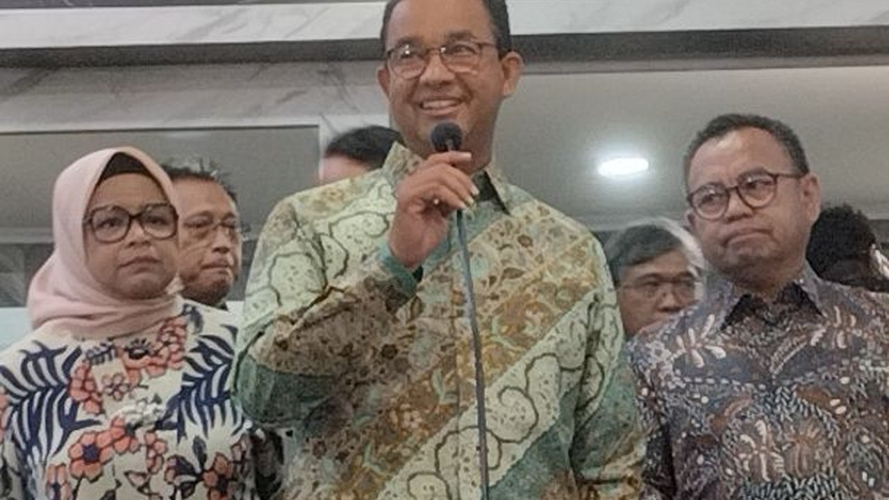 Momen Keakraban Ganjar dan Anies Usai Kampanye Akbar: Penuh Senyum dan Tawa