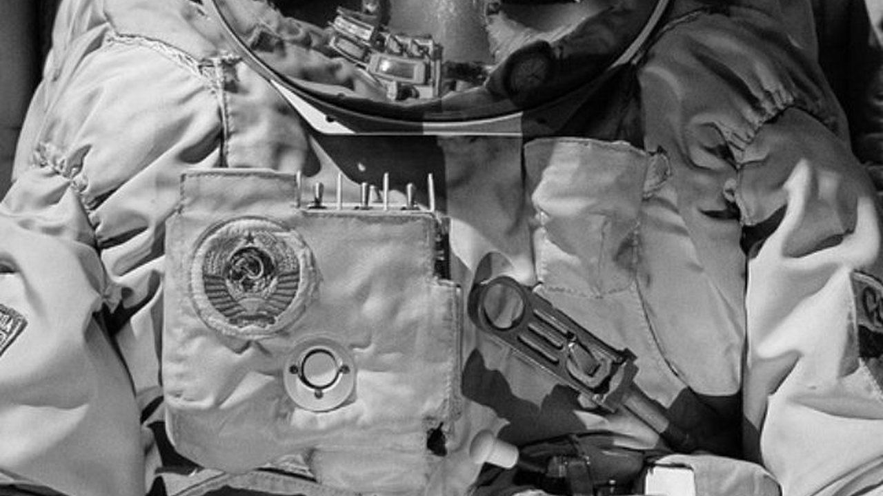 Ini Foto Aksi Nekat Astronot NASA Berjalan di Luar Angkasa tanpa Tali, Buat Orang di Bumi Ikut Deg-degan