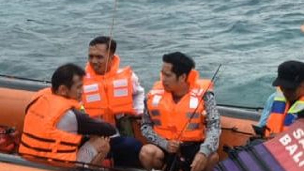 KMP Agung Samudra Kandas di Perairan Selat Bali, Puluhan Penumpang Dievakuasi