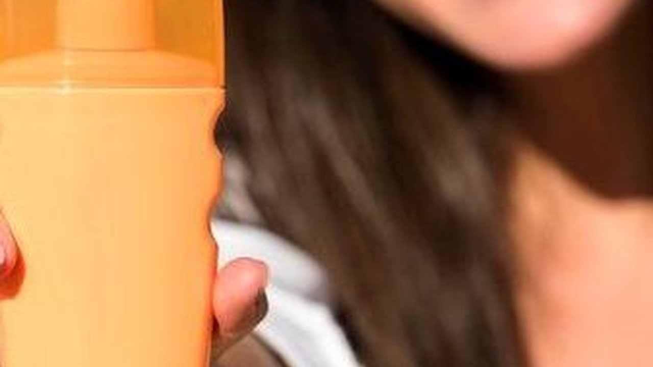 Rekomendasi Sunscreen Spray dan Cara Menggunakannya yang Aman untuk Kulit