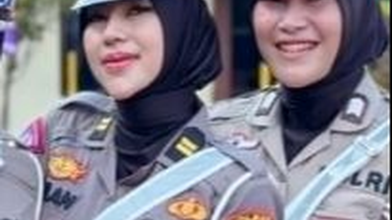 Dua Polwan Cantik Makan Siang Bareng, Menunya Sederhana bikin Ngiler 'Gini Aja Udah Enak Banget'