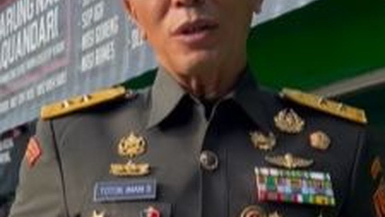 Gagah Berseragam Dinas, Jenderal Bintang 2 TNI Sarapan Uduk di Warung Nasi jadi Sorotan