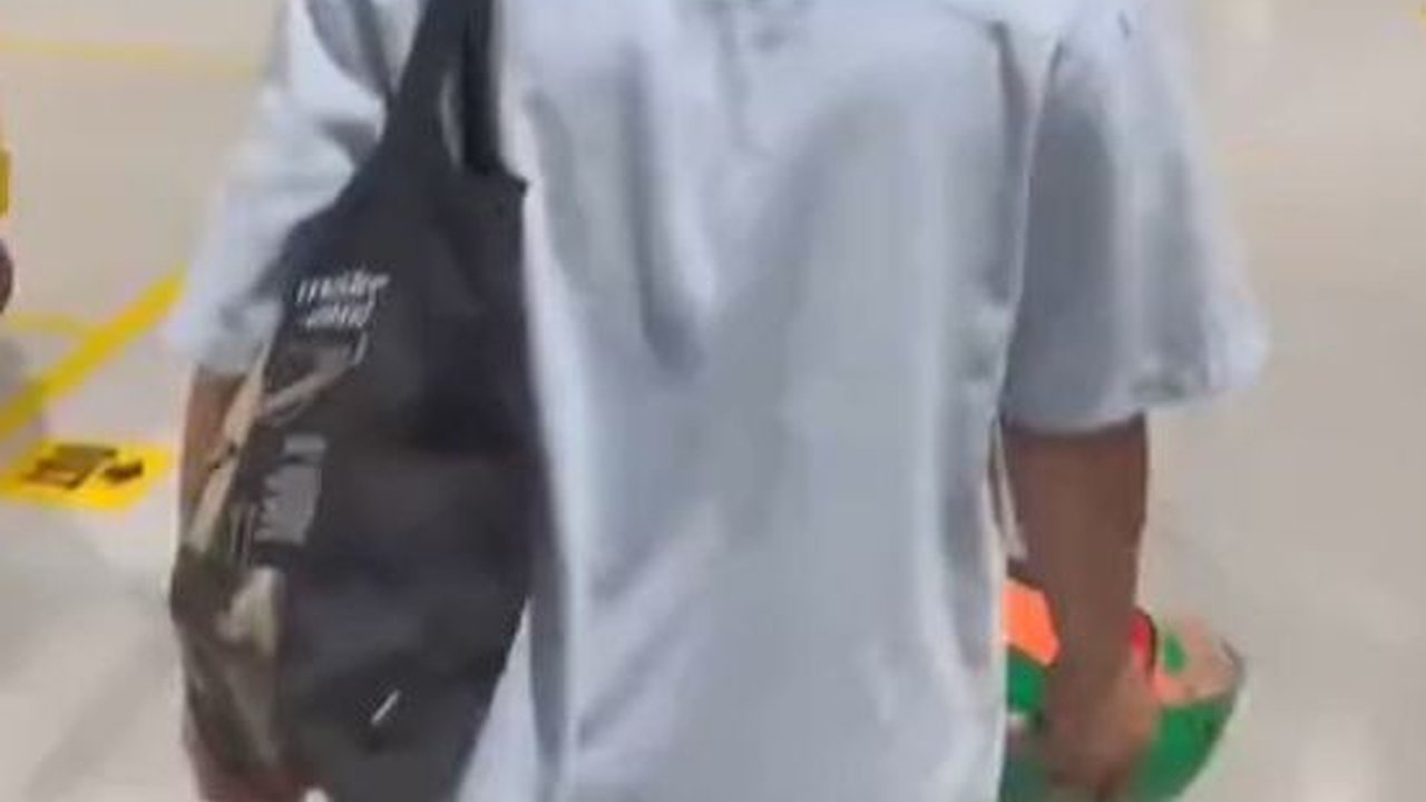 Aksi Kompak Sekelompok Pria Kawal Temannya di Hari Terakhir Bekerja Ini Viral, Jadi Sorotan Warganet