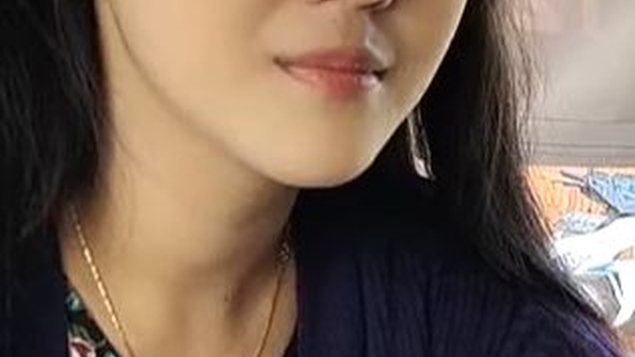 Mbak Penjual Kopi di Warung Ini Jadi Sorotan, Wajahnya Mirip Artis Cantik