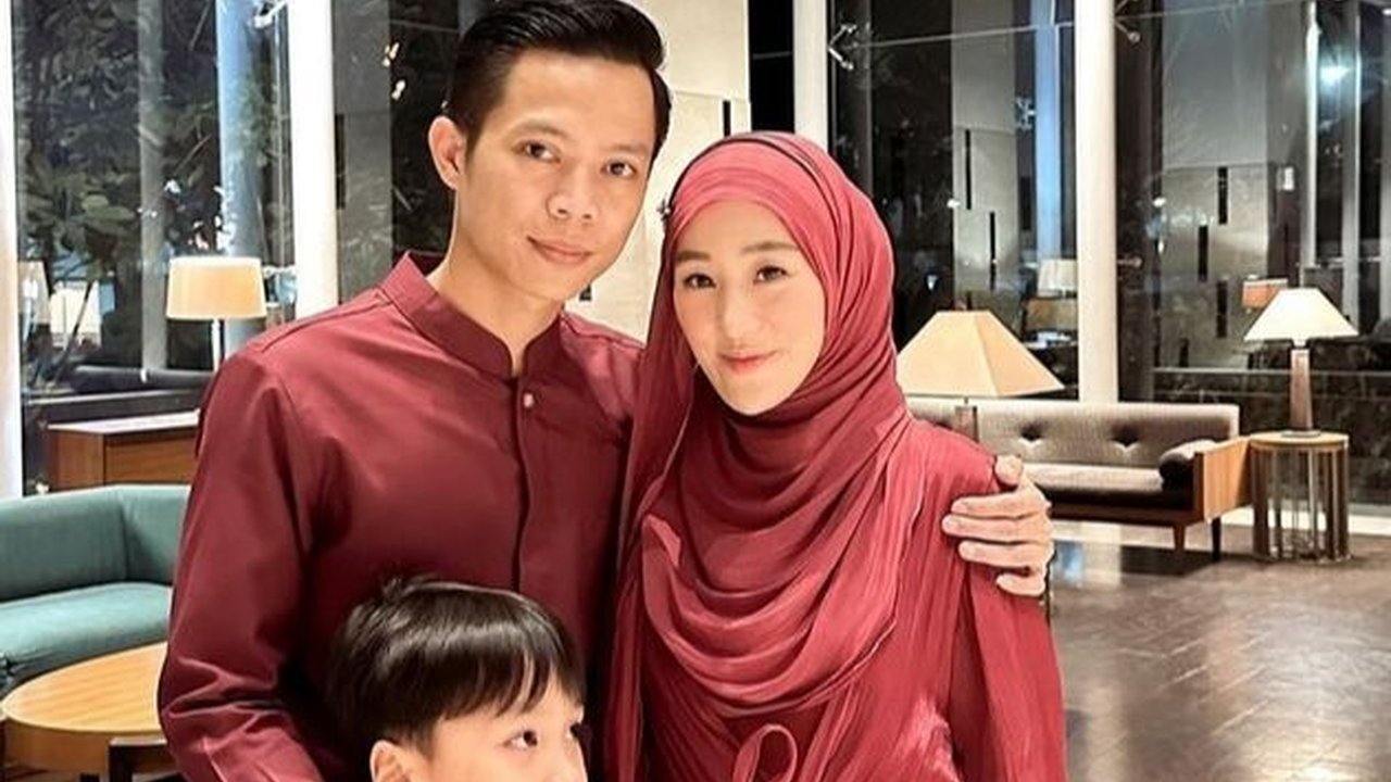 Potret Larissa Chou Kumpul Bersama Keluarga Besar saat Rayakan Imlek, Momen Bareng Suami Curi Perhatian