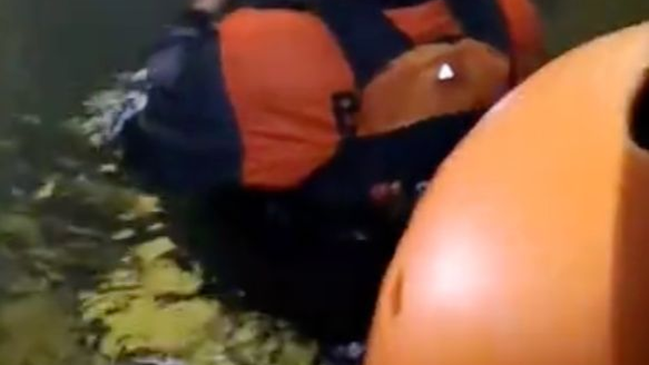 Momen Haru Tim SAR Berhasil Evakuasi Balita Korban Banjir di Demak, Tiga Hari Bertahan di Rumah