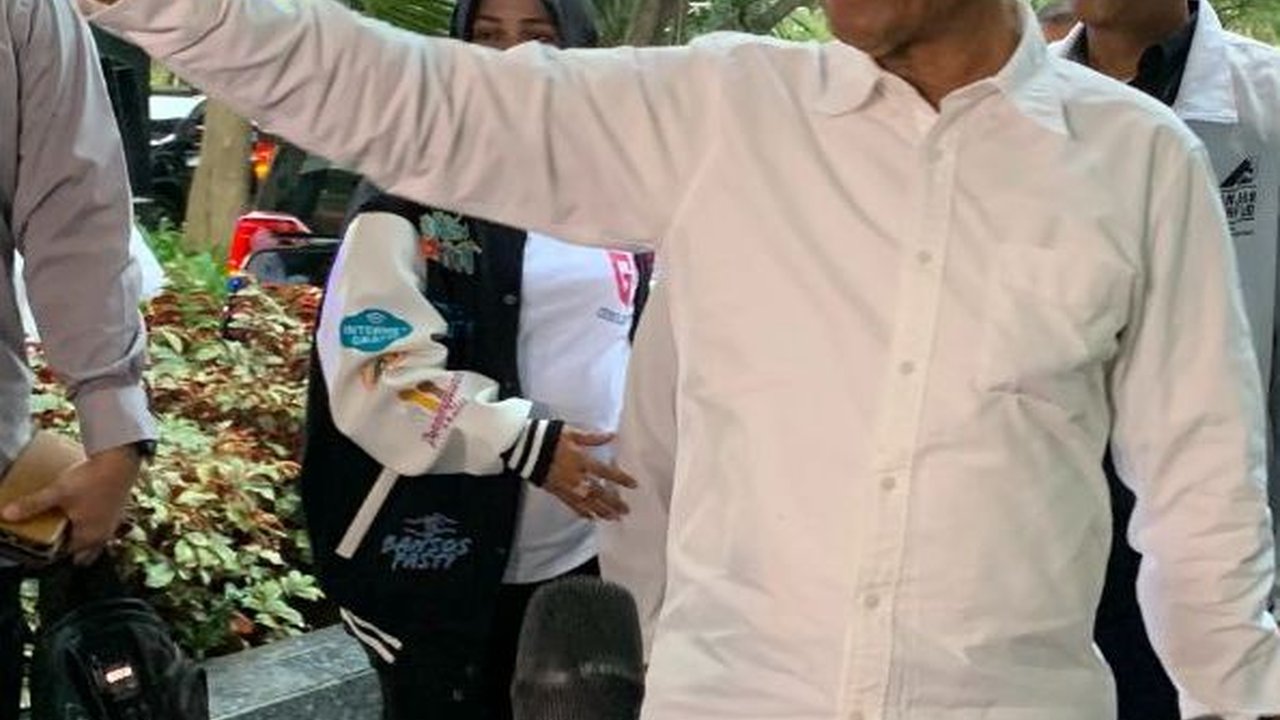 VIDEO: Mahfud Berangkat Umrah di Masa Tenang Kampanye, Bermunajat untuk Indonesia