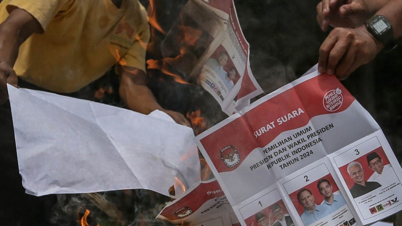FOTO: KPU Musnahkan Ribuan Lembar Surat Suara untuk Pemilih Luar Negeri, Ini Penyebabnya