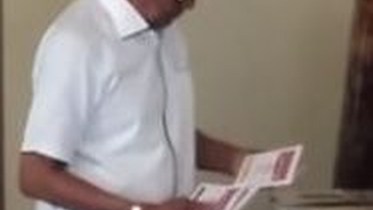 Sultan HB X Mencblos di TPS 12 Kalurahan Panembahan: Warga Jangan Golput