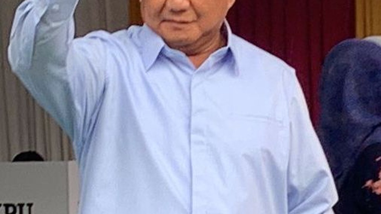 Prabowo Pamer Dua Jari Bertinta Usai Nyoblos: Semoga Hujan Membawa Berkah