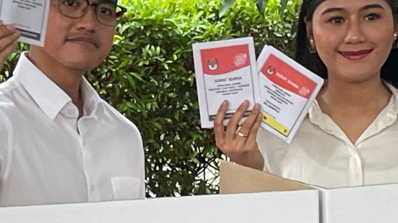Kompak, Momen Kaesang dan Erina Nyoblos Bareng di TPS 63 Kuningan Jaksel