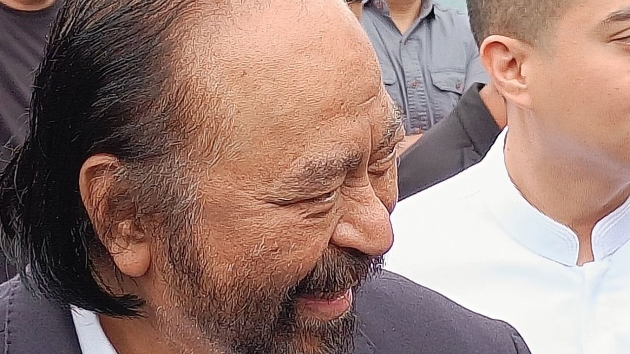 Didampingi Prananda, Surya Paloh Coblos di TPS 08 Kebayoran Lama