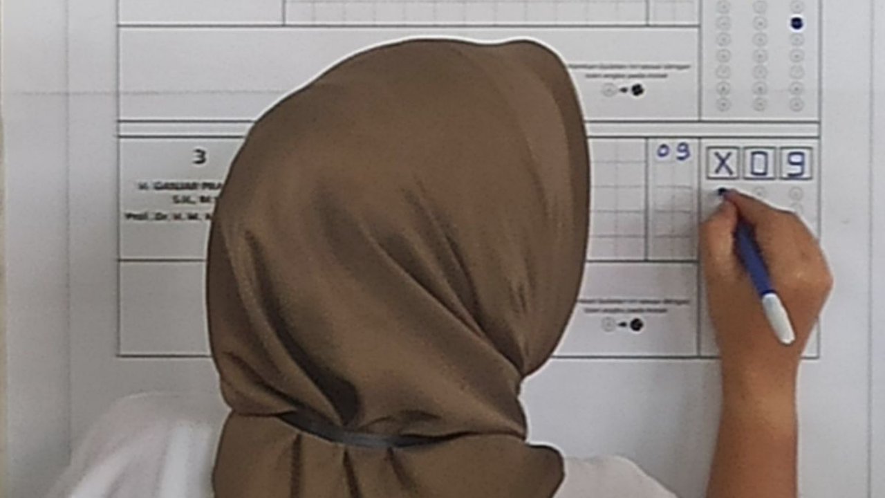 Prabowo-Gibran Menang Tipis dari Anies-Cak Imin di TPS Keluarga Ratu Atut Mencoblos