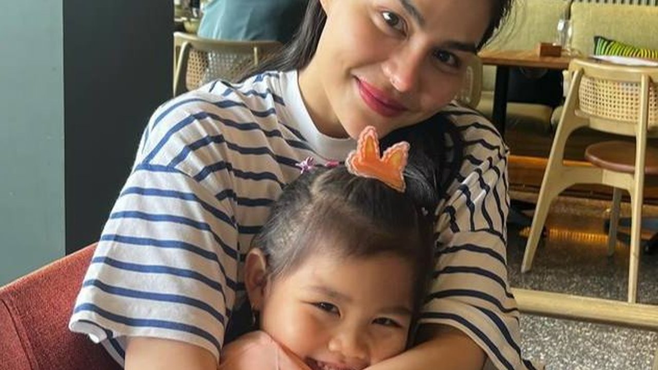 8 Foto Terbaru Katherine Anak DJ Katty Butterfly Yang Makin Besar dan Cantik