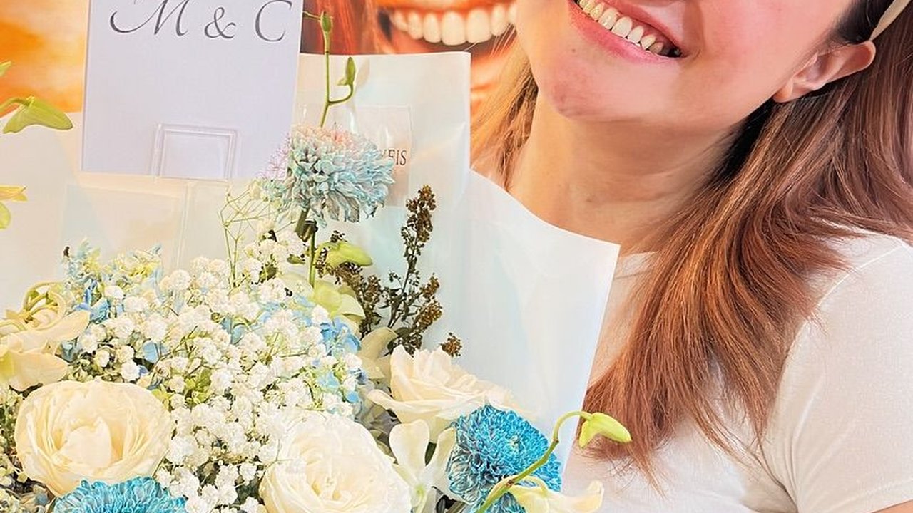 10 Momen Bahagia Marshanda saat Dapat Bunga dari Pria Berinisial C, Komentar Netizen Bikin Ngakak 'Apakah Cicky Prasetyo?'