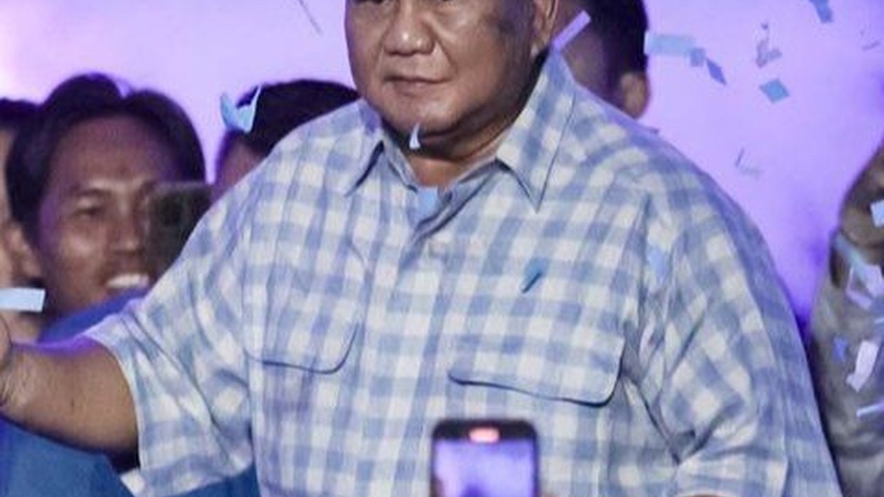 Satu Istora Gempar Prabowo Sapa Titiek, Dua Jenderal TNI-Polri Ikut Tertawa Lepas