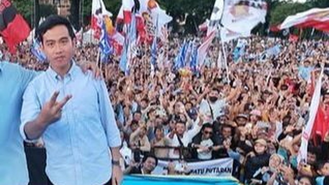 Ekspresi Riang Cawapres Gibran Dibopong Mayor TNI Teddy: Mimpi Apa Semalam