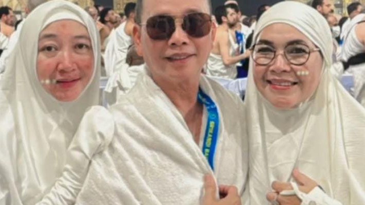 Potret Orangtua Ayu Ting Ting Umrah Bareng Calon Besan: Cuma Bisa Bersyukur Ya Allah