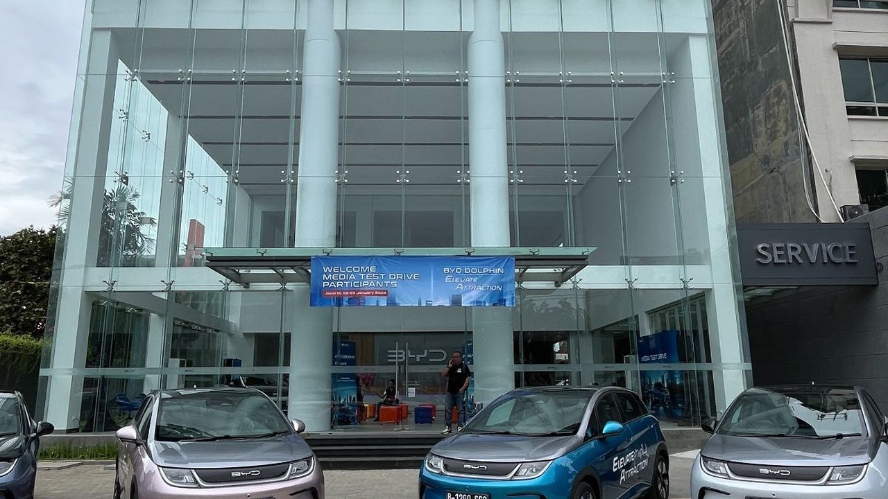 BYD Luncurkan Tiga Mobil Listrik Baru di IIMS 2024, Harga Termurah Dibanderol Rp425 Juta