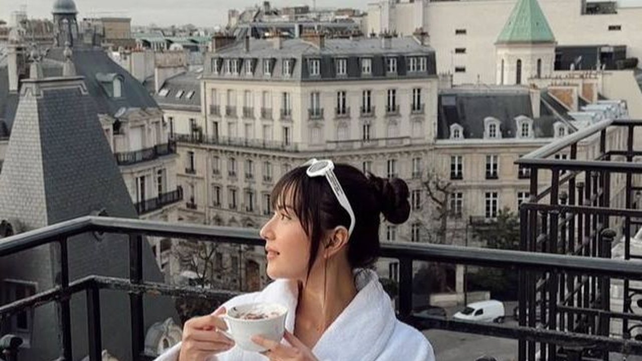 Pancarkan Aura Putri Kerajaan, 8 Foto Throwback Bumil Cantik Jessica Mila di Paris