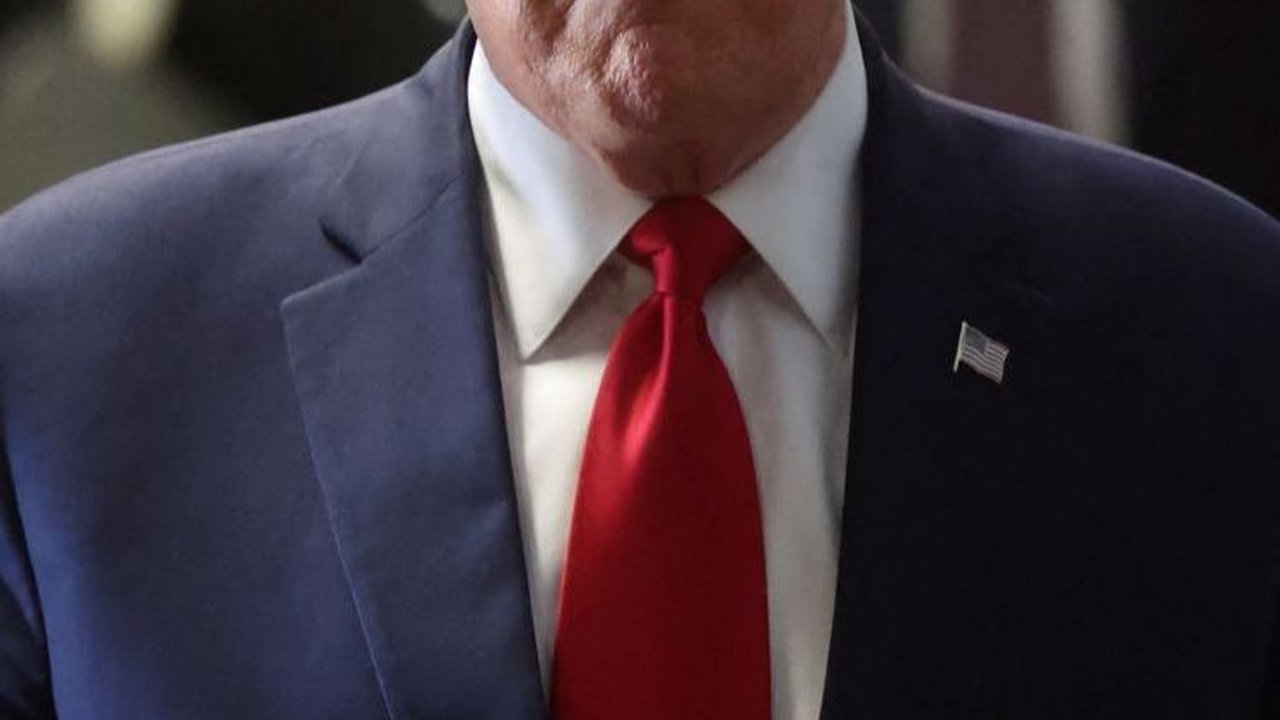 FOTO: Ekspresi Wajah Donald Trump Hadiri Sidang Praperadilan di Pengadilan Kriminal Manhattan