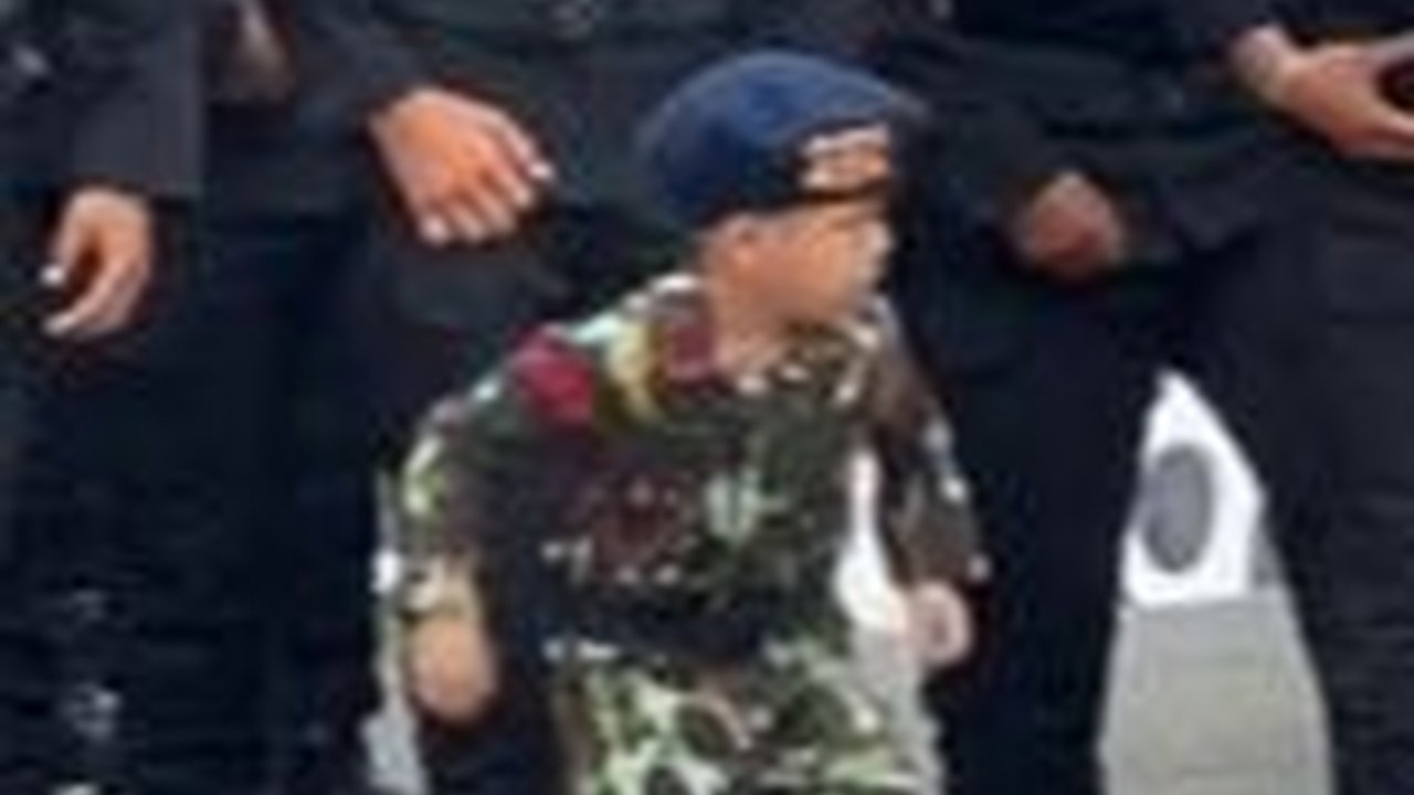 Sangar Tapi Menggemaskan, Aksi Bocah TK Pimpin Yel-yel Puluhan Anggota Brimob Jadi Sorotan