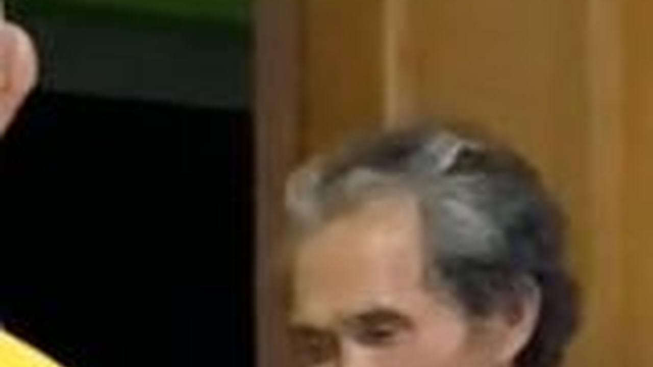 Anaknya Jadi Petugas KPPS, Belum Pulang sampai Dini Hari, Ayah Langsung Jemput ke TPS, Bikin Haru