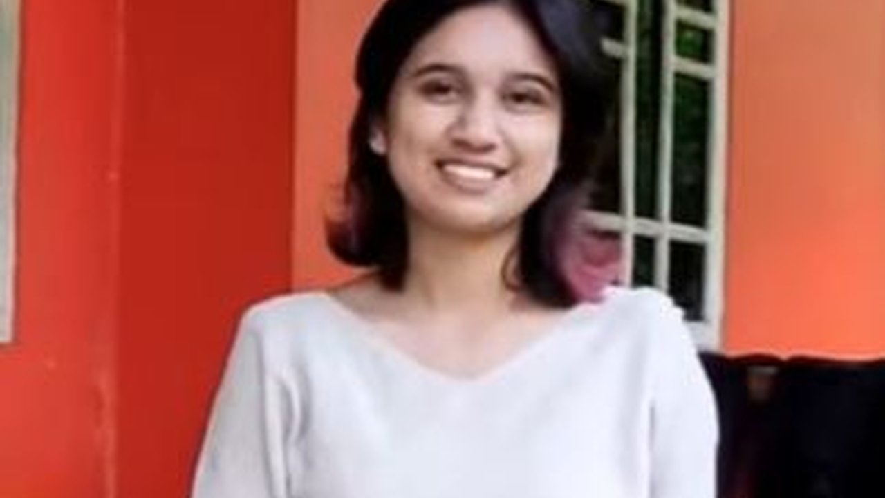 Potret Gadis Desa Cantik dan Memesona Keturunan India Tinggal Perkampungan Terpencil