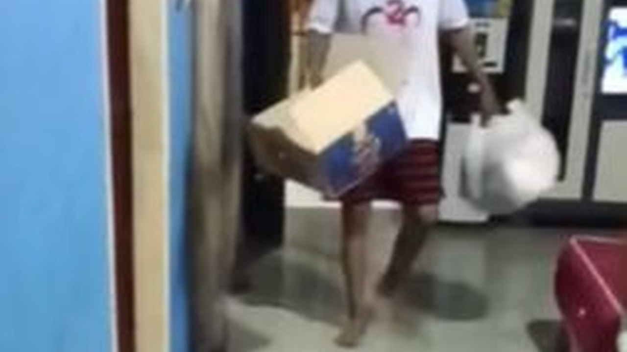 Seorang Menantu Diusir oleh Mertuanya Diduga Berbeda Pilihan Saat Pemilu, Langsung Kasih Kardus