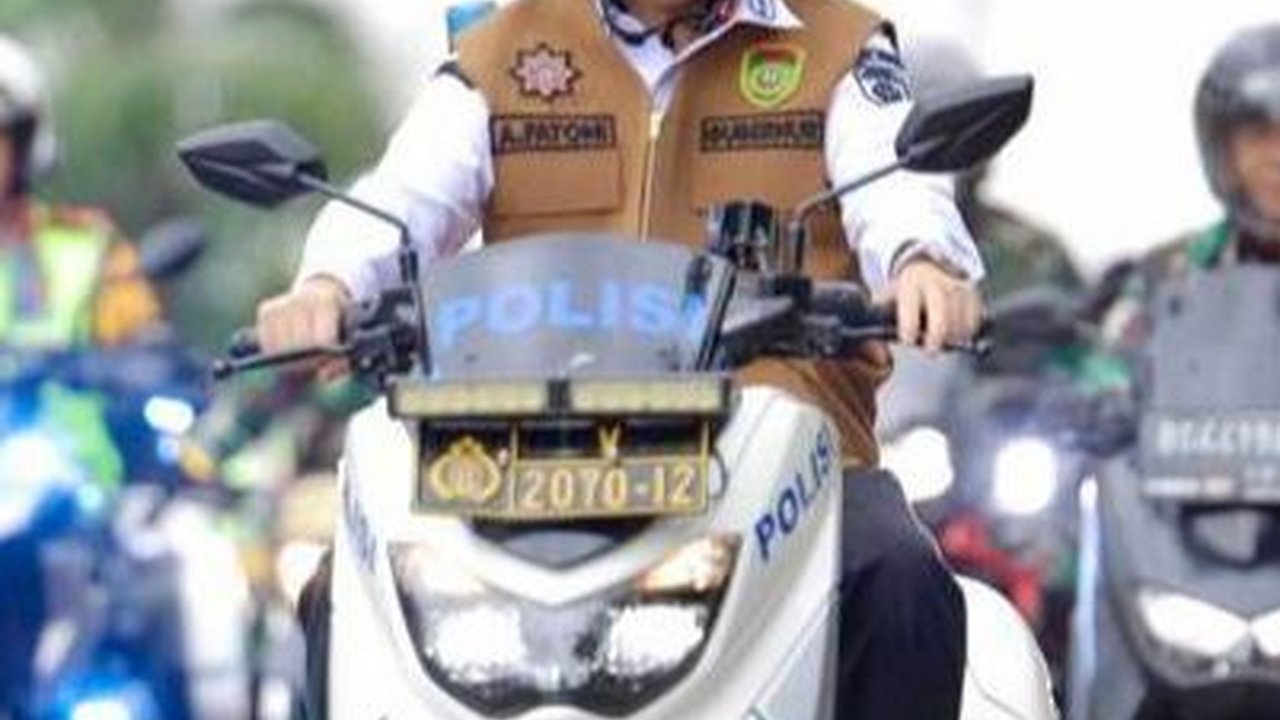 Naik Motor Sambangi TPS, Pj Gubernur Sumsel Fatoni Pastikan Tak Ada Gangguan Keamanan