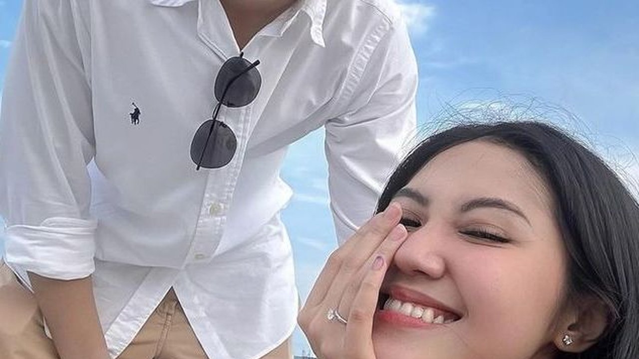 Romantis Abis, Potret Tiktokers Gio Melamar Sang Kekasih Shaza Zhania di Atas Kapal Mewah