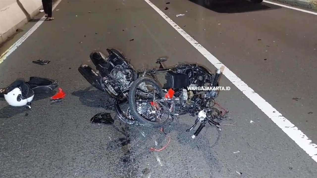 Lawan Arah Hindari Razia Polisi, Pemotor Tewas Tertabrak Mobil di JLNT Casablanca