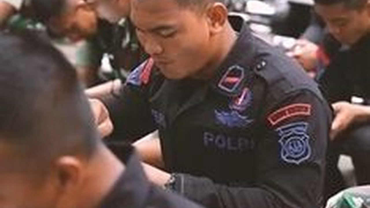 Kejadian Unik Nama Anggota TNI & Brimob Sama dengan Kapolri & Kasad, Langsung Dapat 'Hadiah' dari Sang Jenderal di Tempat